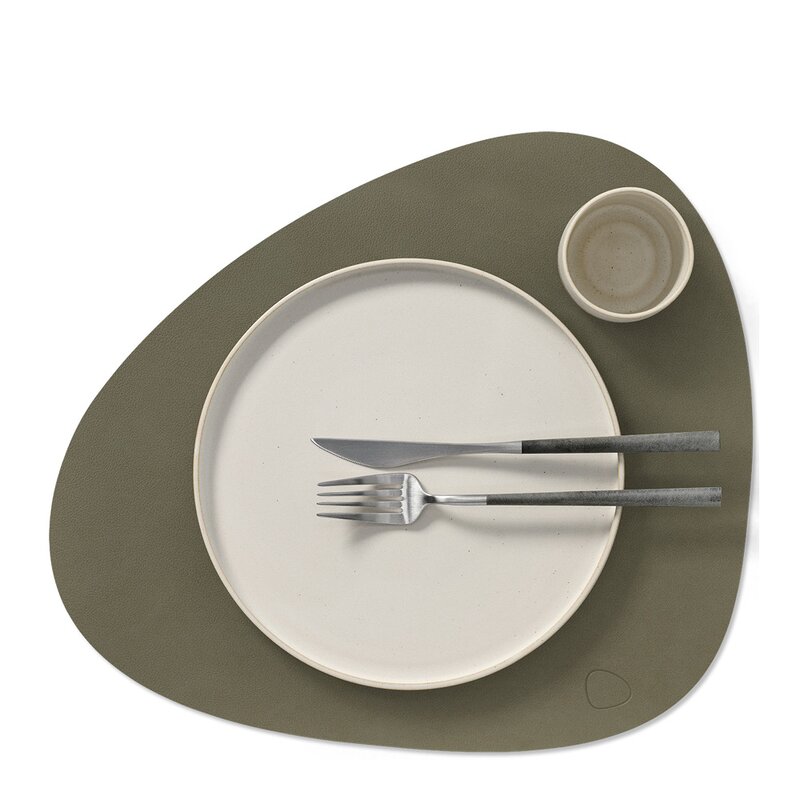 LIND DNA Nupo Curve bordbrikke 37x44 cm militærgrønn