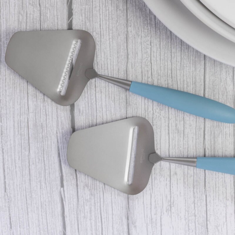 Bjørklund Ostehøvel med riller 27,5 cm tåkeblå