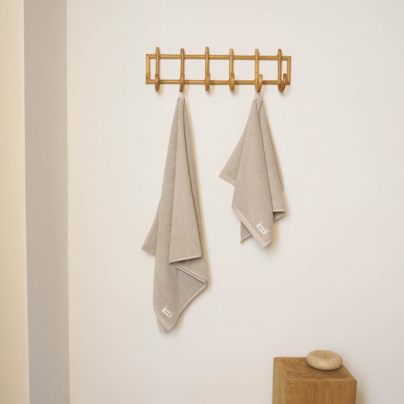 The Organic Company MILD gavesett med håndkle og badelaken stone