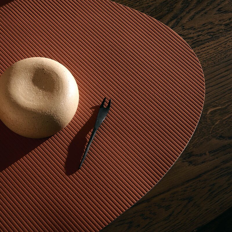 LIND DNA Curve Corduroy spisebrikke 37x44 cm Rust