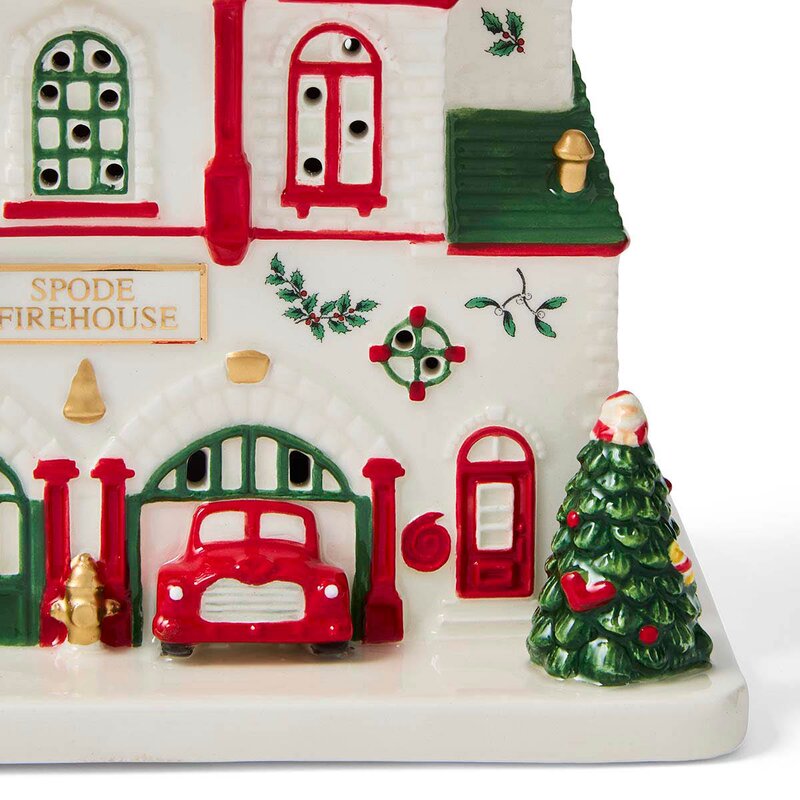 Spode Christmas Tree Village brannstasjon med LED
