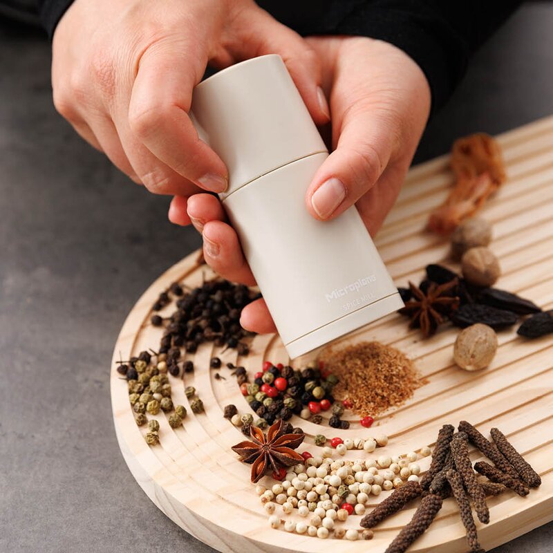 Microplane Spice Mill krydderkvern 12 cm cashmere beige