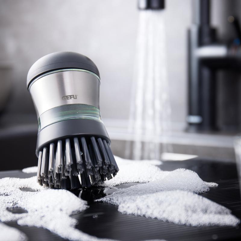 Gefu Swift oppvaskbørste m/såpedispenser 50 ml svart
