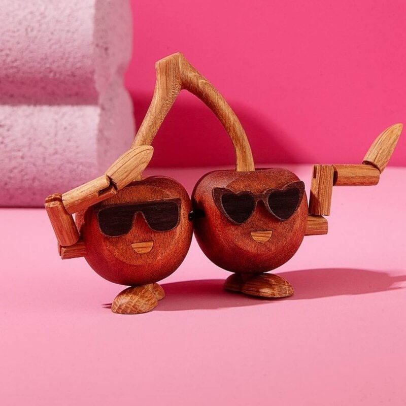 Spring Copenhagen Woodies Cha-Cha Cherries trefigur 9 cm mahogni