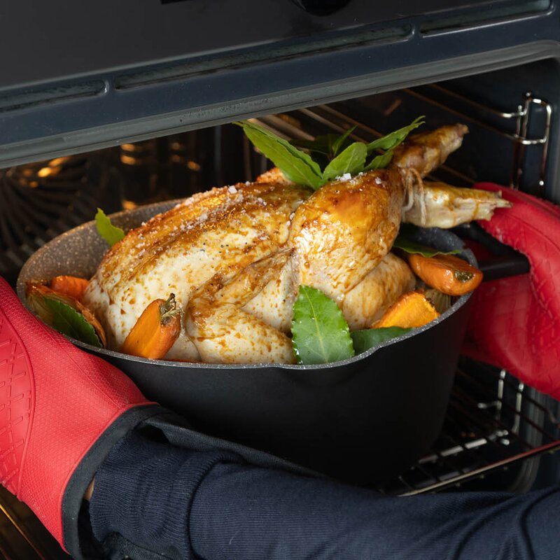 MasterClass Cast Aluminium oval gryte med selvøsende lokk og sil 6L svart