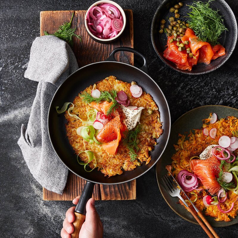 Le Creuset Signature stekepanne med trehåndtak 28 cm Bleu Riviera