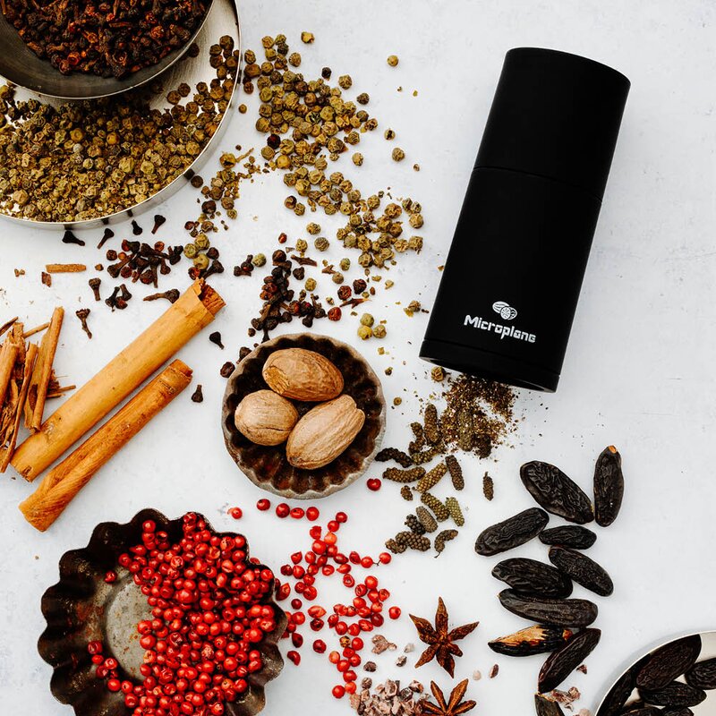 Microplane Spice Mill krydderkvern 12 cm svart/svart