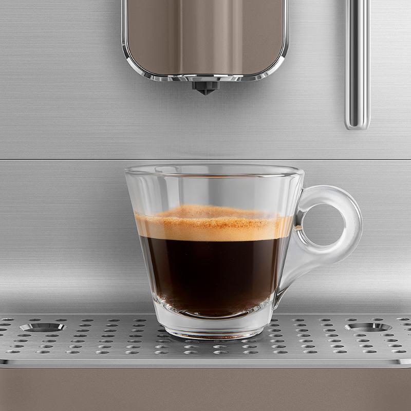 SMEG Kaffemaskin m/steam BCC02 taupe