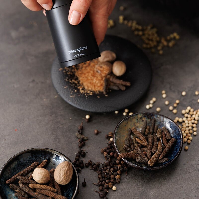 Microplane Spice Mill krydderkvern 12 cm svart/svart