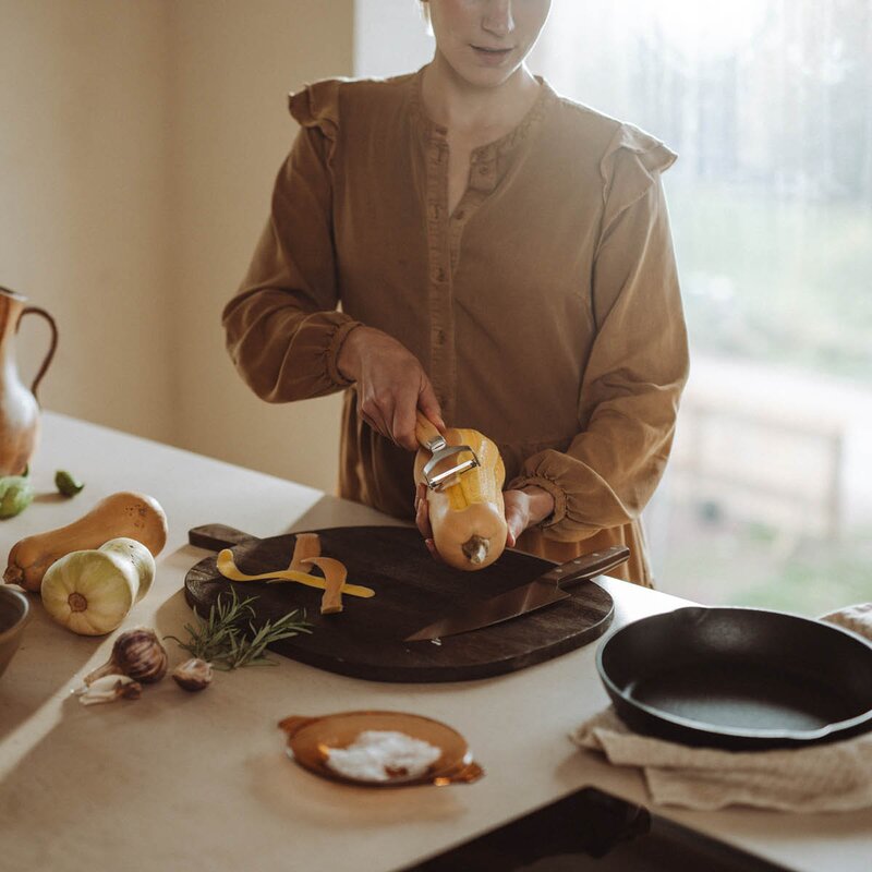 Fiskars Folken y-skreller m/pendlene blad FSC
