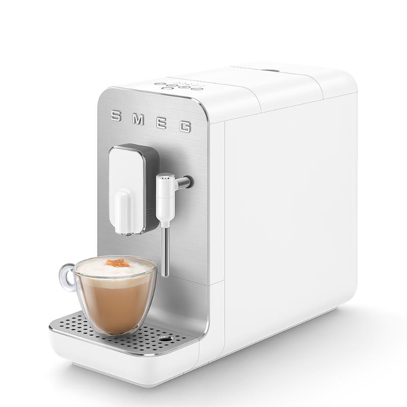 SMEG Kaffemaskin m/steam BCC02 hvit