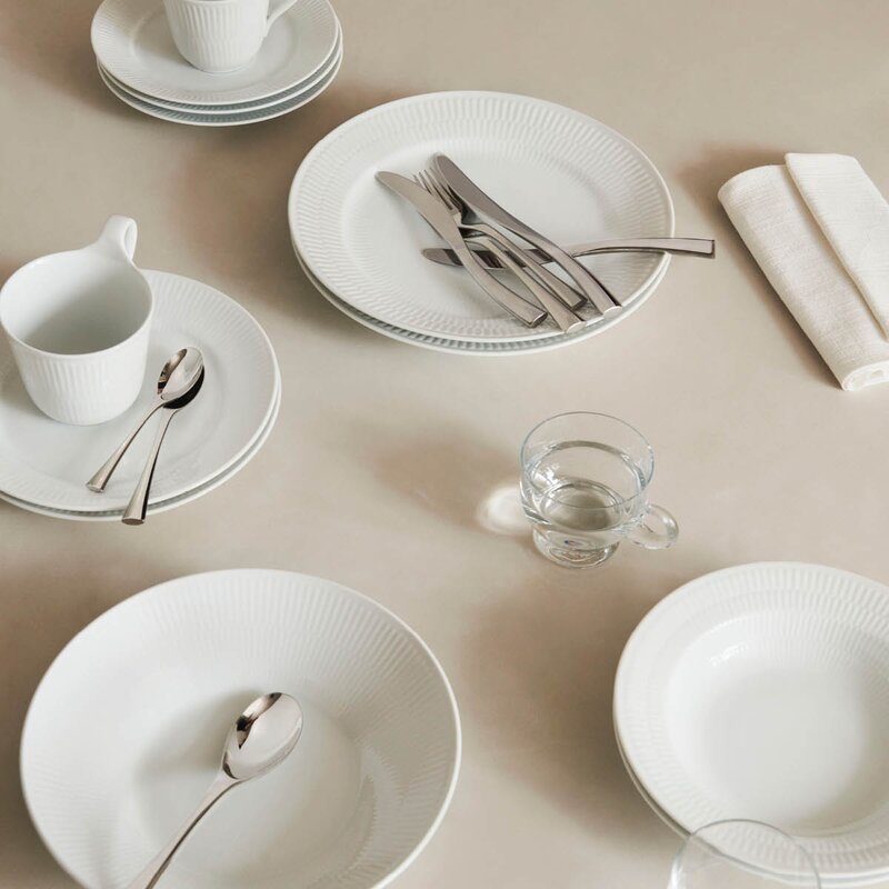 Royal Copenhagen Hvit Riflet tallerken 22 cm