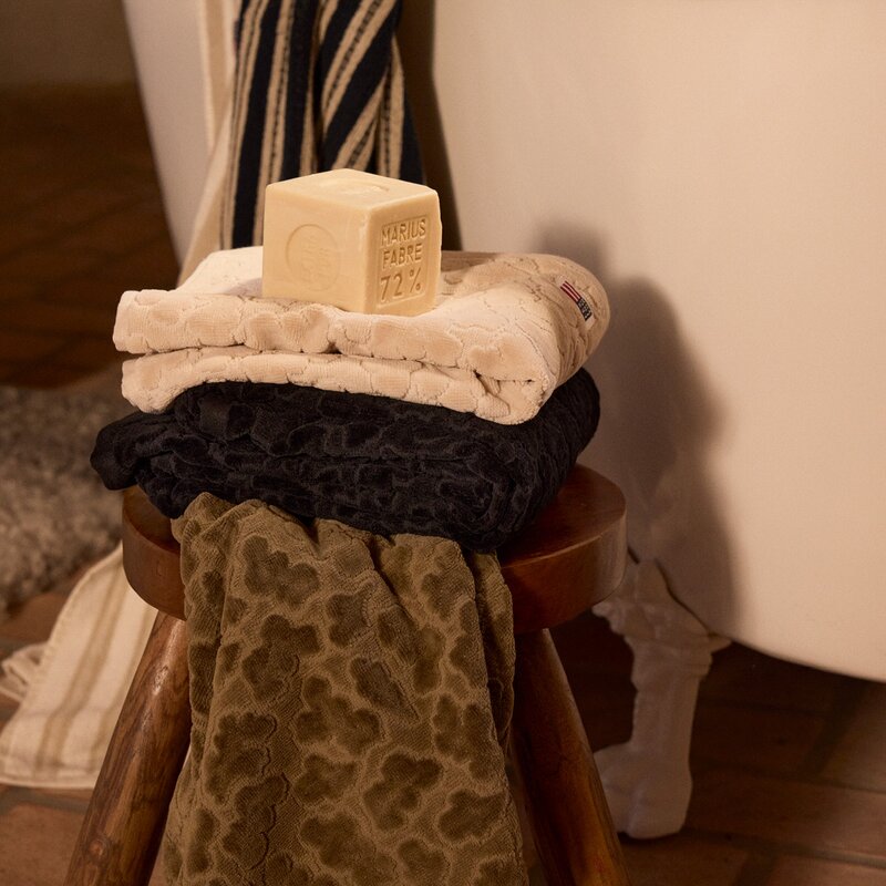 Lexington Velour Jacquard bladmønstret håndkle 70x130 cm svart