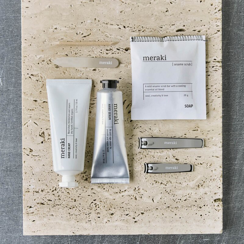 Meraki Gavesett med håndkrem, serum, såpe og neglesett