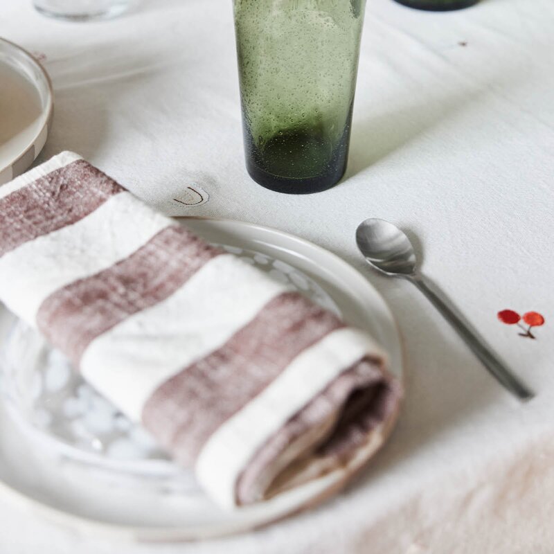 OYOY Birthday bordduk 260x140 cm offwhite