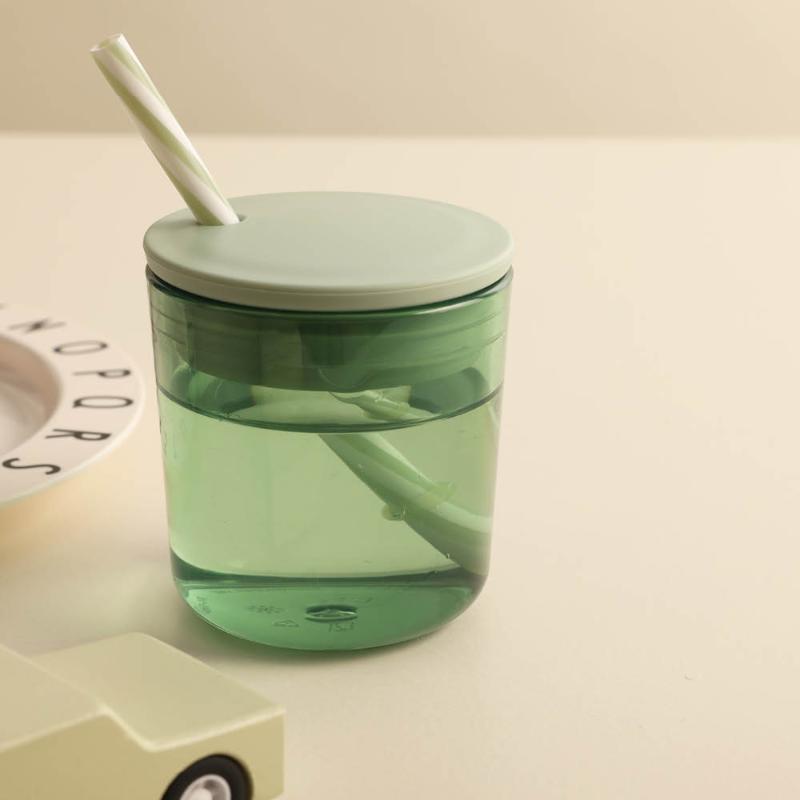 Design Letters Kids lokk til kopp/glass med sugerør grønn