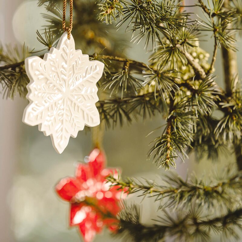 Bordallo Pinheiro Juleornament snøkrystall 9 cm hvit