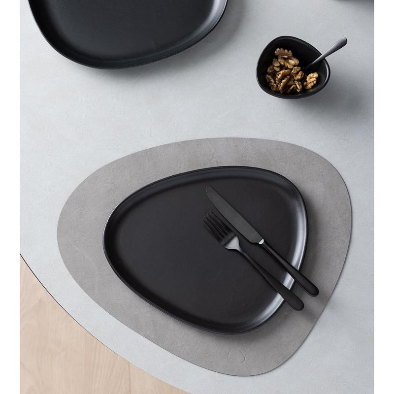 LIND dna Curve Stoneware middagstallerken 30x26 cm svart