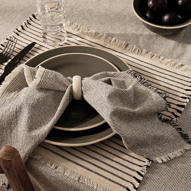 Broste Copenhagen Elouise serviett 45x45 cm svart/offwhite