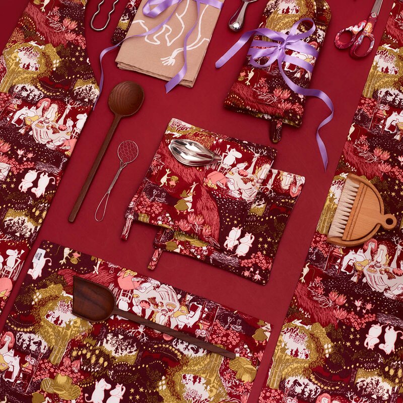 MoominArabia Mummi bordbrikke 31x46 cm Festlige stunder