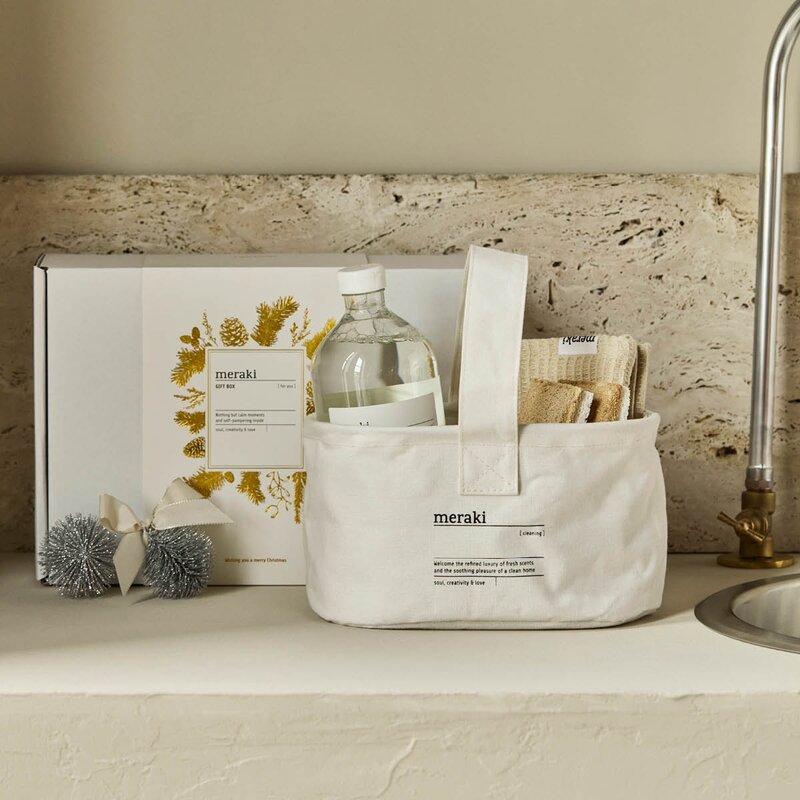 Meraki Gavesett rengjøringskitt med kurv,oppvaskklut,svamp og oppvaskmiddel 1L beige