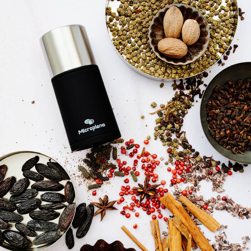 Microplane Spice Mill krydderkvern 12 cm svart/stål