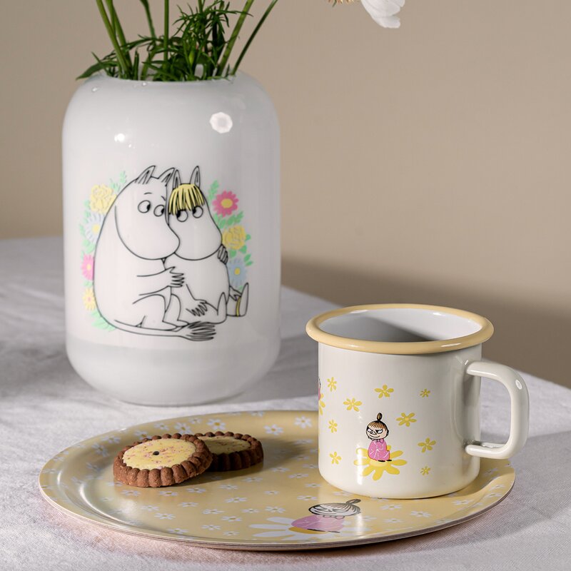 Muurla Mummi emaljekopp 37 cl blomster hvit