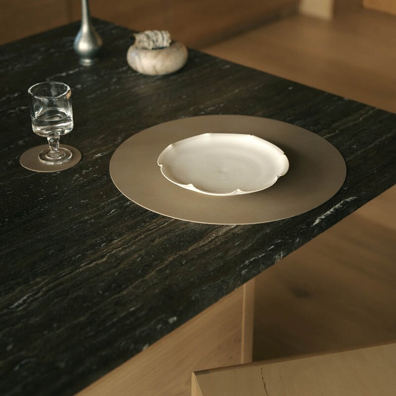 LIND DNA Circle Nupo spisebrikke 38 cm Clay Brown