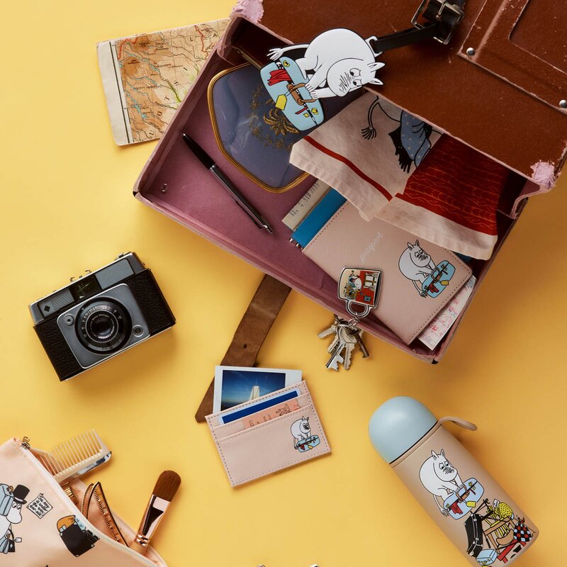 MoominArabia Mummi bagasjelapp 19 cm Mummitrollet Ferieklar