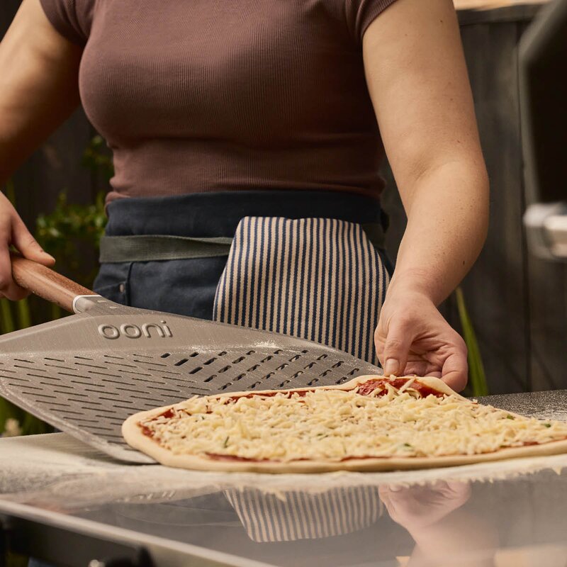 Ooni Pizzaspade perforert 30 cm valnøtt