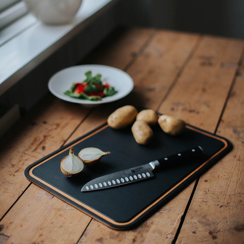 Dorre Sami skjærebrett i furu 44 cm svart