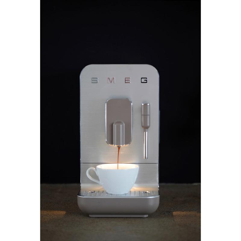 SMEG Kaffemaskin m/steam BCC02 grå