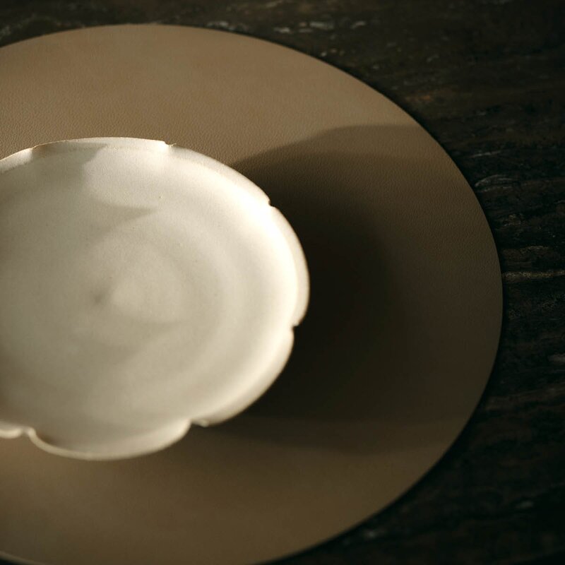 LIND DNA Circle Nupo spisebrikke 38 cm Clay Brown