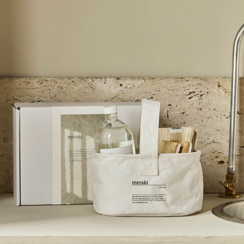 Meraki Gavesett rengjøringskit med kurv,oppvaskklut, svamp og rengjøringsåpe grå
