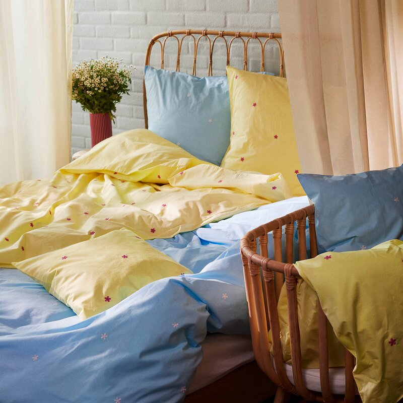 Juna Daisy sengetøy 140x200 cm gul